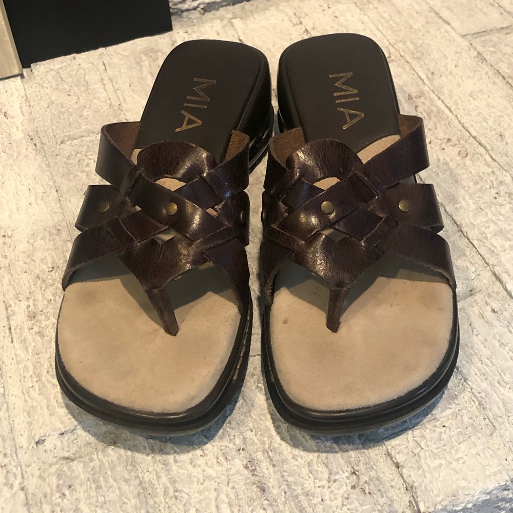 NWOT MIA Brown Leather Sandals 7M
